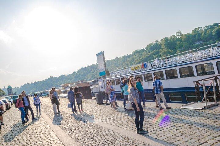 Praga: cruzeiro turístico de barco com jantar buffet