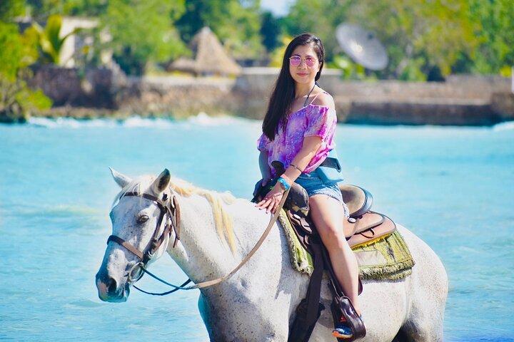 Passeggiata a cavallo e crociera in catamarano
