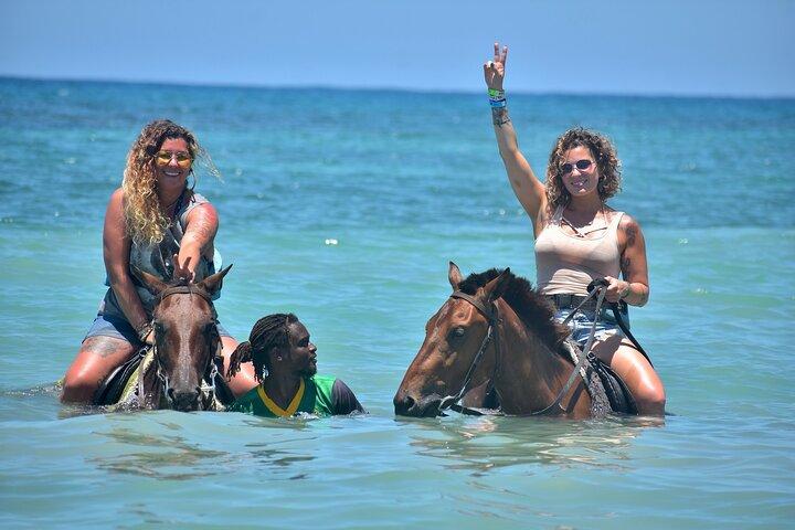 Paseo a caballo y experiencia de crucero en catamarán