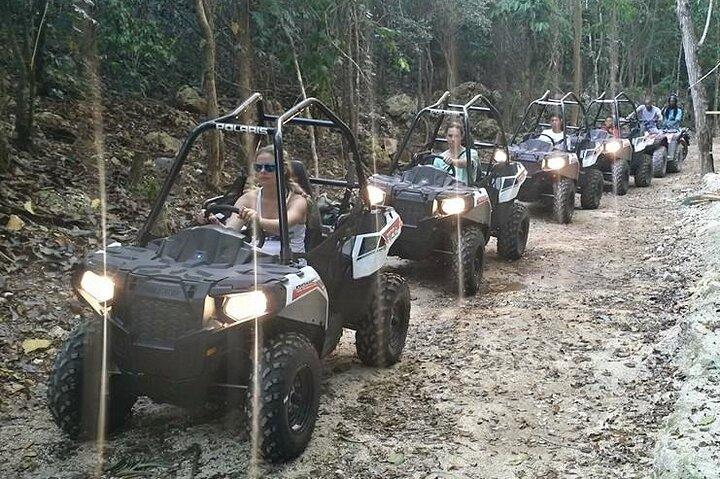 ATVサファリとカタマランクルーズ体験