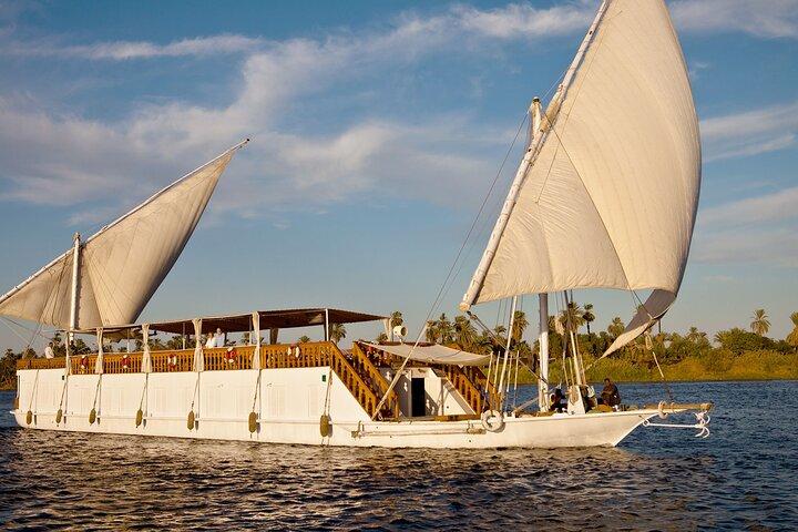5 dagar 4 natt Dahabiya Nile Cruise från Luxor till Assuan