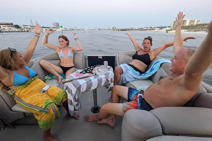 Private Captained Pontoon to Crab Island Wählen Sie 3, 4, 5 oder 6 Stunden
