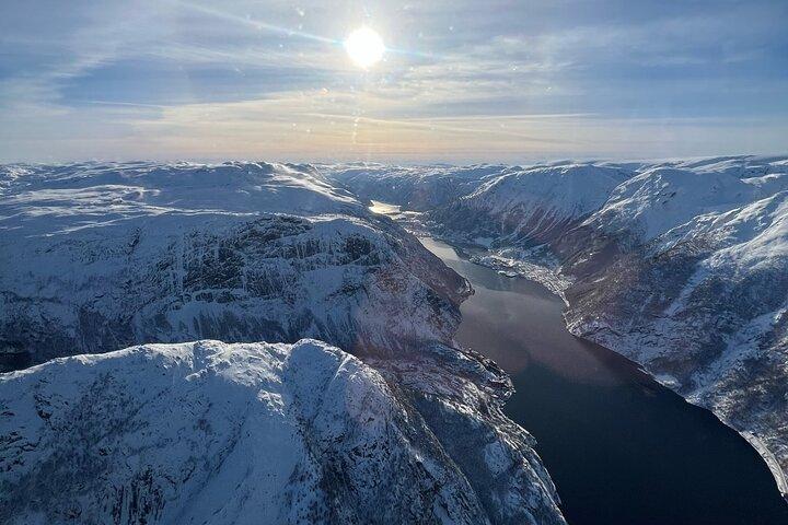 Helikopter över Trolltunga och vattenfallssightseeing från Bergen