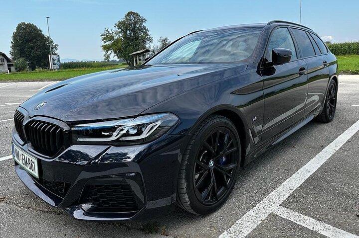 ヴェネツィアからリュブリャナへのプライベート送迎 (機内 WiFi あり)