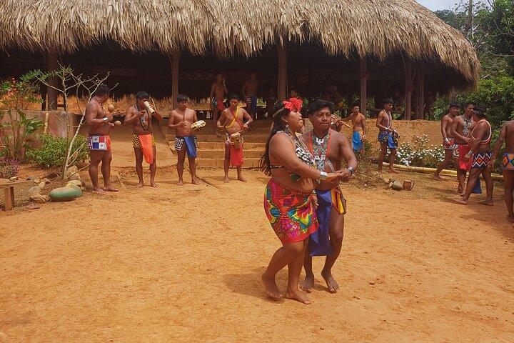 Comunità indigena Embera Cascata e foresta pluviale