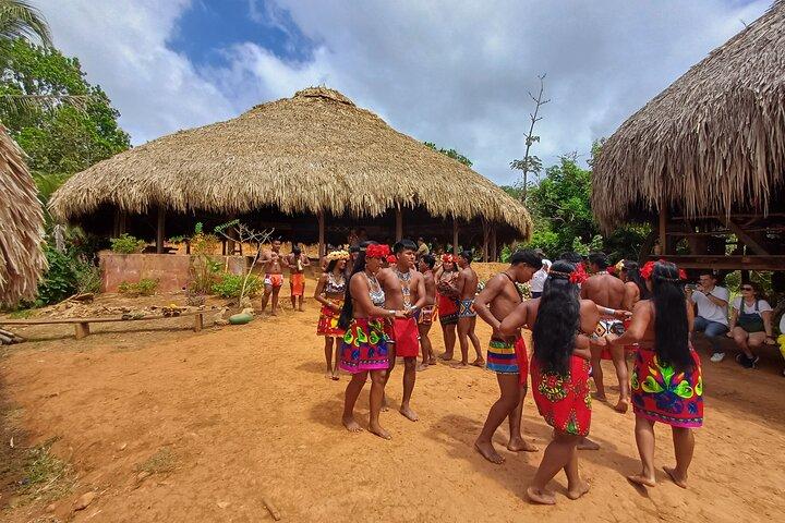 Comunità indigena Embera Cascata e foresta pluviale