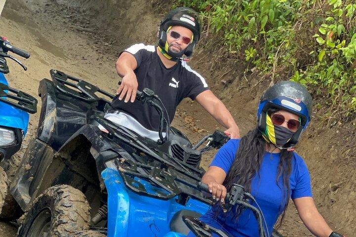 モンテゴ湾からのコンボツアーATV＋竹川ラフティング