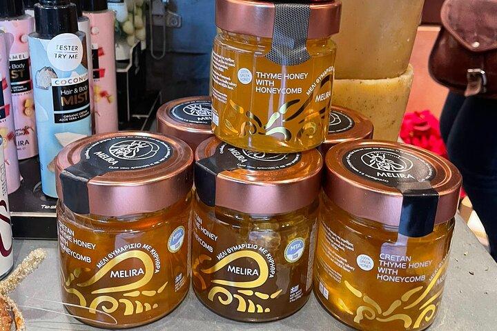市場での伝統的な朝食（オリーブオイルと蜂蜜の試飲付き）