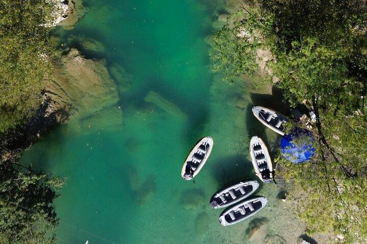 クタイシ発の峡谷と洞窟ツアー - オカツェ、マルトヴィリ、プロメテウス