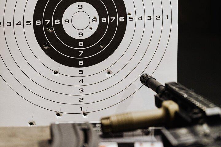 クラクフでの2時間の射撃場体験（ホテルへのお迎え付き）