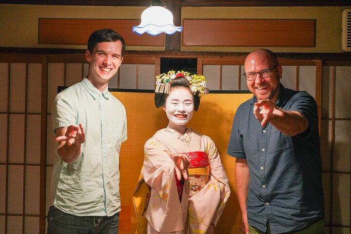 舞妓さんとの伝統的な京料理レストランツアーでのディナー