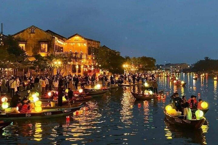 Hoi An nattmarknad med Hoi en vandringstur, Färgglada lyktor, Båttur