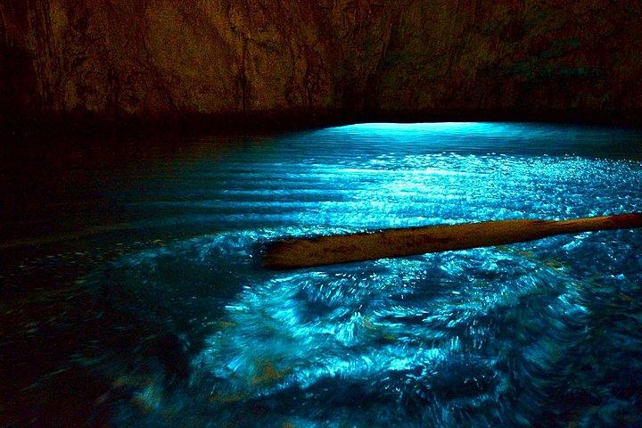 アマルフィ発、少人数グループのアマルフィ海岸ボート日帰りツアー