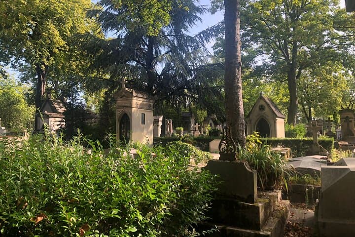 2.5 Hour Walking Tour of Père Lachaise Cemetery from Paris