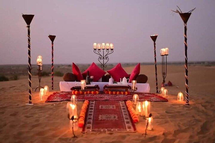 Dîner privé à Jaisalmer sur les dunes