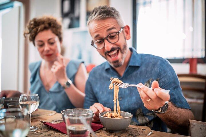 Excursão privada a pé gastronômica e artística de meio dia em Bolonha