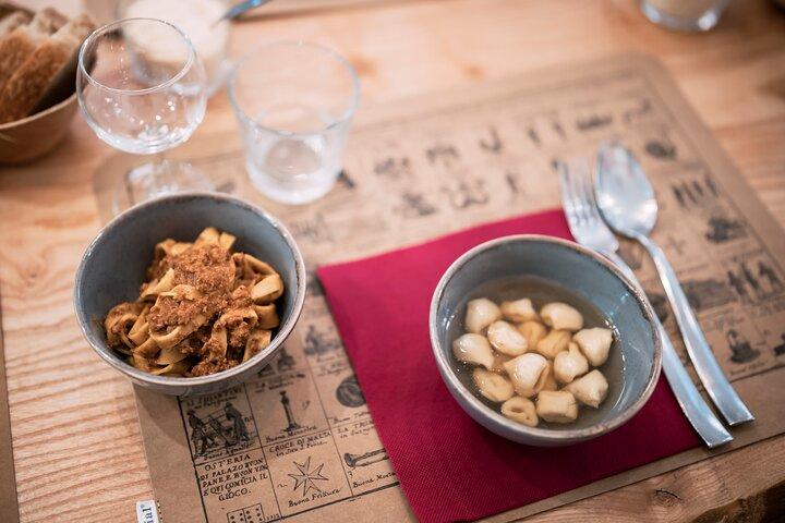 Excursão privada a pé gastronômica e artística de meio dia em Bolonha