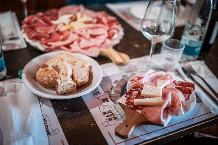 Excursão privada a pé gastronômica e artística de meio dia em Bolonha