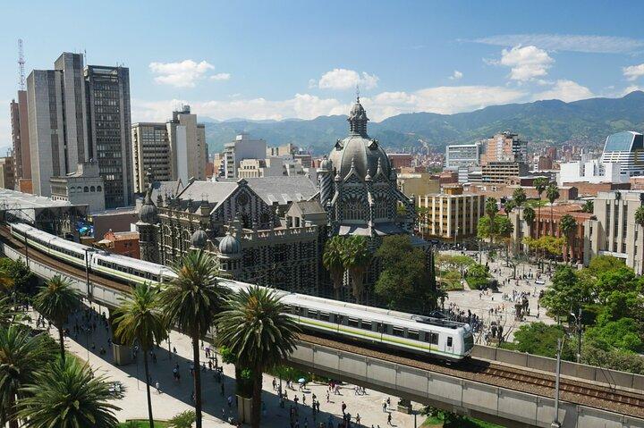 Visite de la ville + Commune 13 Medellin