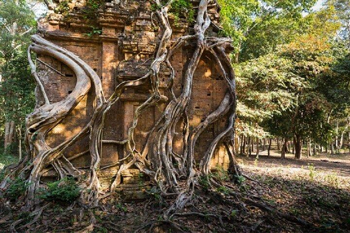 Templo Sambor Prei Kuk e passeios pelo lago Tonle Sap.
