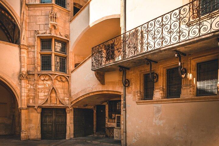 Unique Tours Lyon: Private Walking Tour of the Traboules