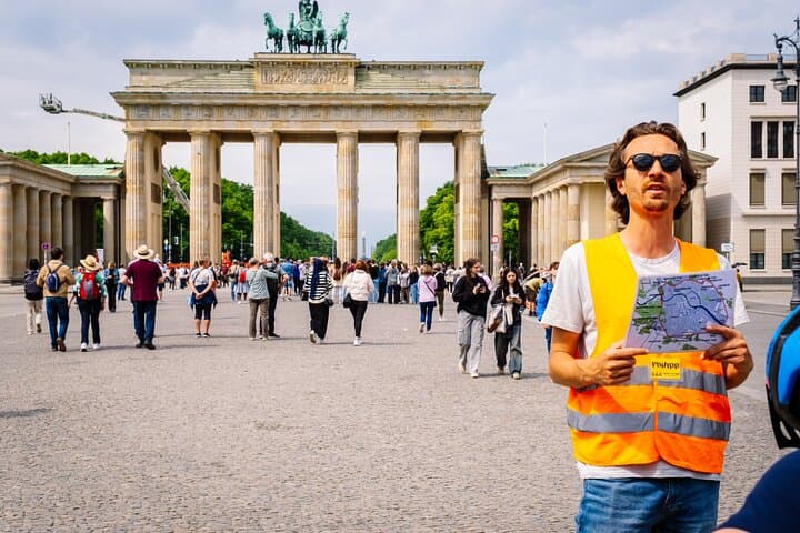 Berlin Highlights Sightseeing Bike Tour 3.5h in Small Groups
