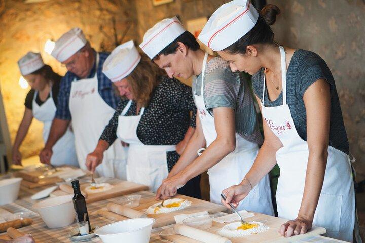 Clase de cocina de 4 horas en una granja toscana cerca de Siena