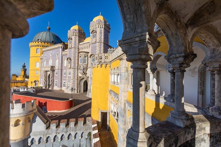 Excursion privée d'une journée à Sintra : incluant Pena Palace + Regaleira