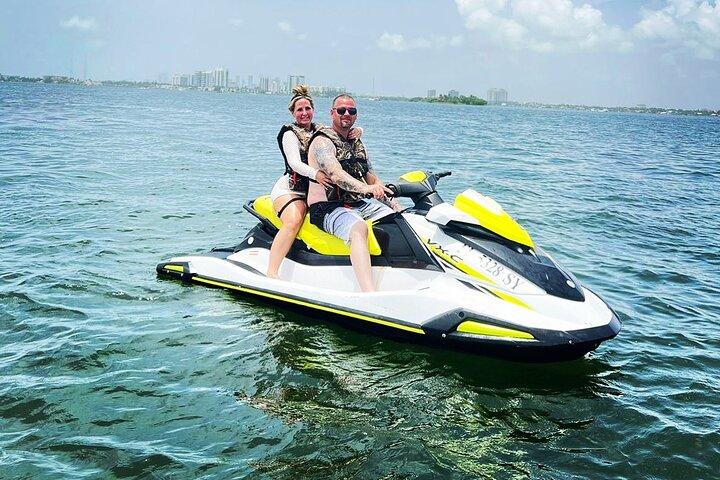 Combo AquaFusion: Jet Ski + Excursión Party Boat (Grupos)