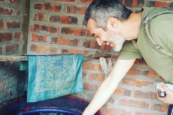 Upplev Hmong Batik Indigo Broderi Workshop i Sapa
