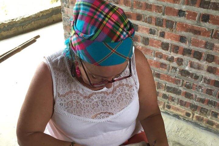 Upplev Hmong Batik Indigo Broderi Workshop i Sapa