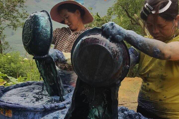 Upplev Hmong Batik Indigo Broderi Workshop i Sapa