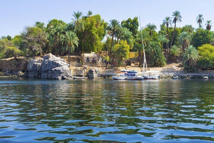 Tour privato Naviga sul Nilo Aswan Giro in feluca