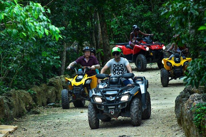 Descarga de adrenalina en Cancún; Descubrimiento de cuatrimotos, tirolesa y cenotes