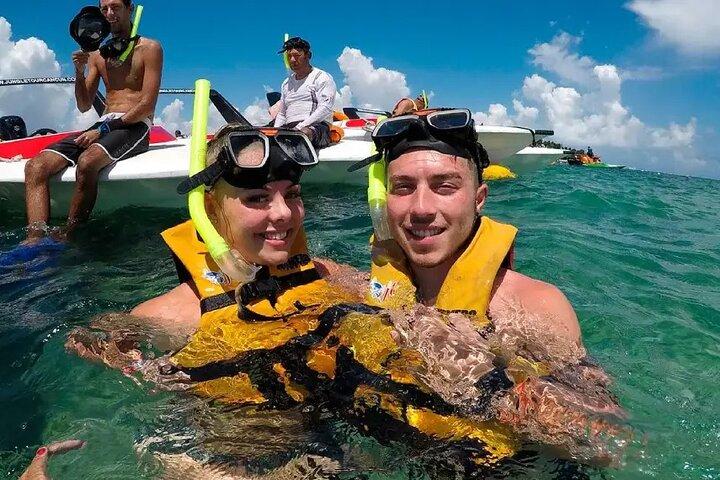 スピードボートとシュノーケリング付きのカンクン ジャングル ツアー
