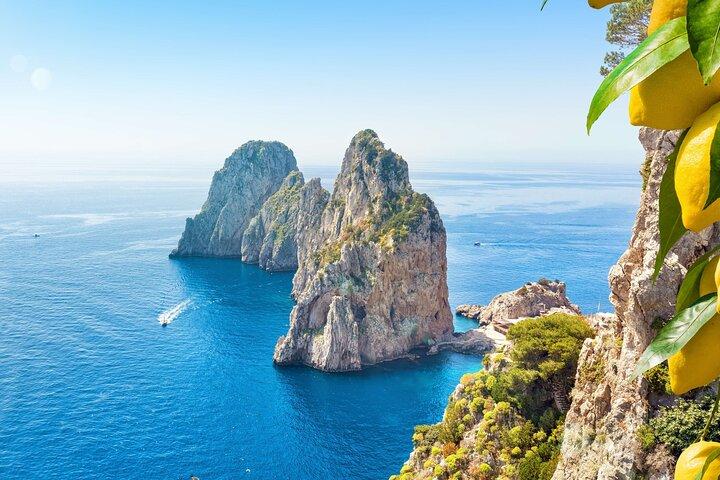 Excursion en bateau sur l'île de Capri au départ de Sorrente avec plongée en petit groupe