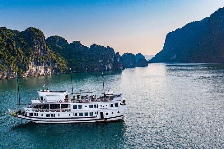 Dia inteiro na Baía de Halong com tudo incluído