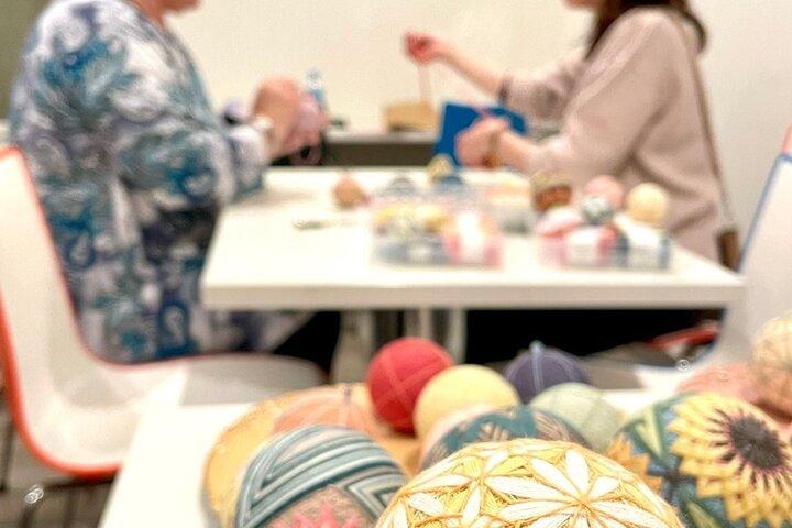日本語の手芸手まり刺繍ボールを作ろう
