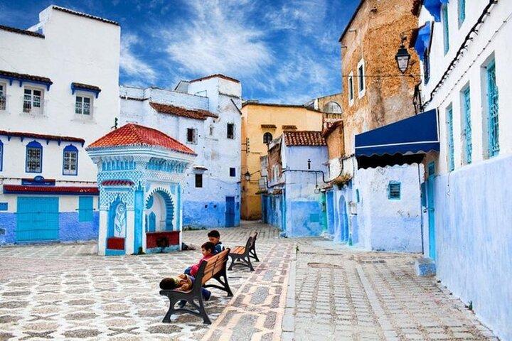Excursão privada de um dia de Tanger a Chefchaouen & Tétouan por Minivan