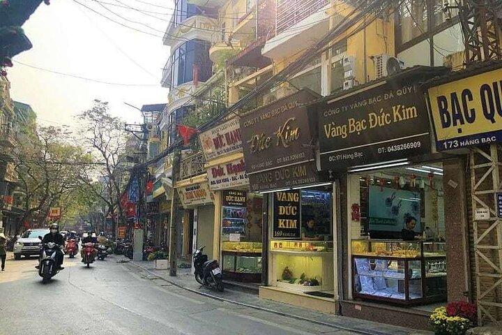 Private Hanoi Historical Walking and Coffee Making Class
