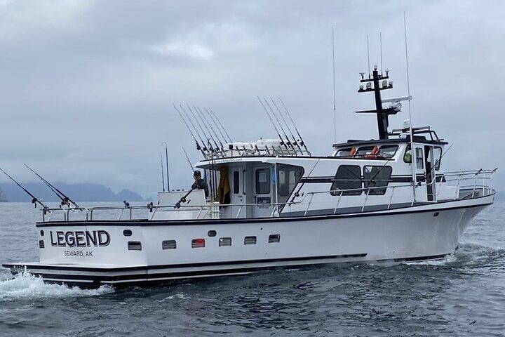 8hr Kenai Fjords Whale Watching Tour w/ 1hr Fishing 16 Passengers