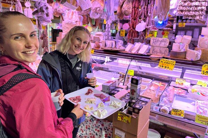 Tour de comida callejera del Vaticano por el mercado de productos frescos más grande de Roma
