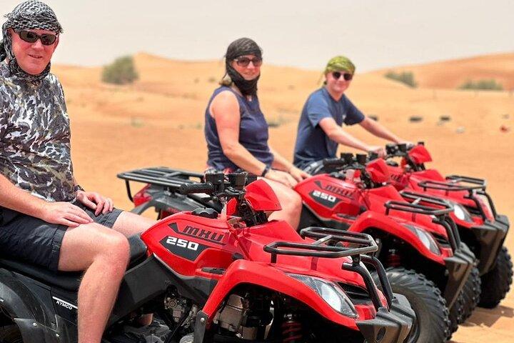 Desert Safari Quad Bike-aktivitet med middag i Dubai