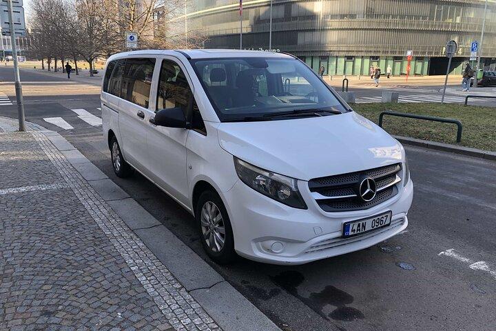 Prag: Privater Transfer zum Flughafen (PRG)