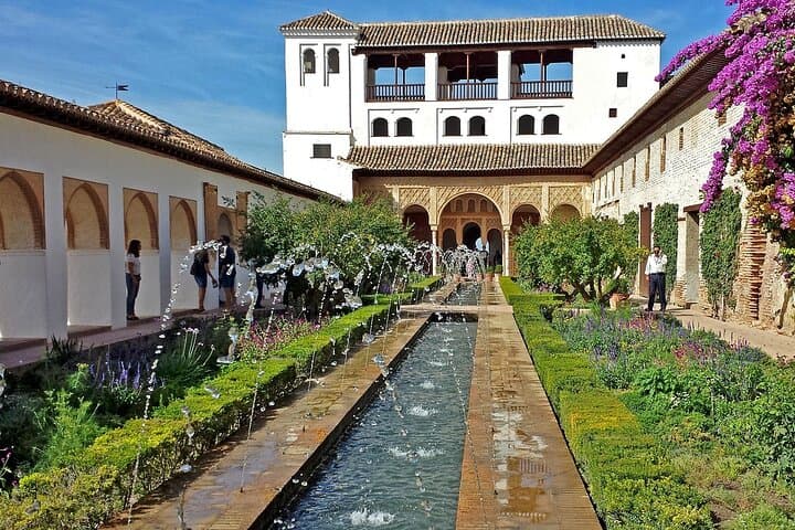 Walking tour in Alhambra, Nasrid Palaces and Generalife
