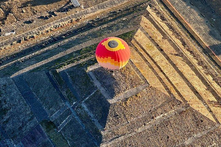 Vuelo en Globo en Teotihuacán desde Ciudad de México / Volare