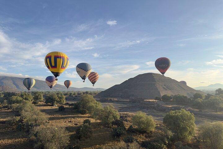 Vuelo en Globo en Teotihuacán desde Ciudad de México / Volare