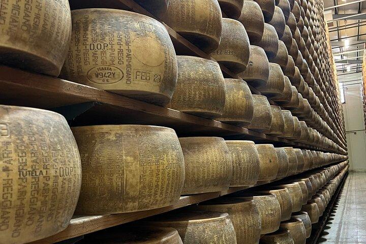 Concediti Slow Food e Ferrari nel tour di un'intera giornata da Bologna