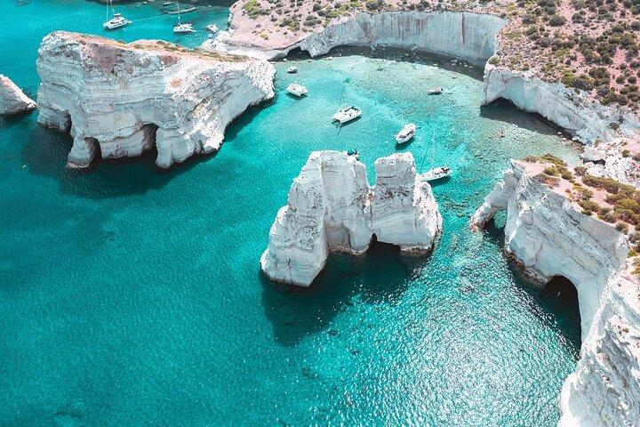 Excursion en bateau d'une journée complète autour de Milos et Poliegos