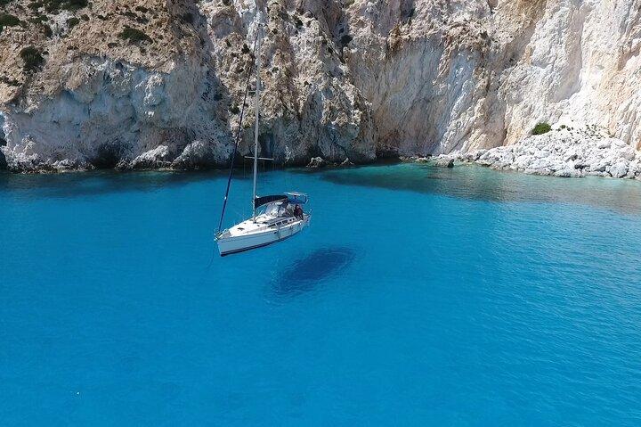 Excursion en bateau d'une journée complète autour de Milos et Poliegos